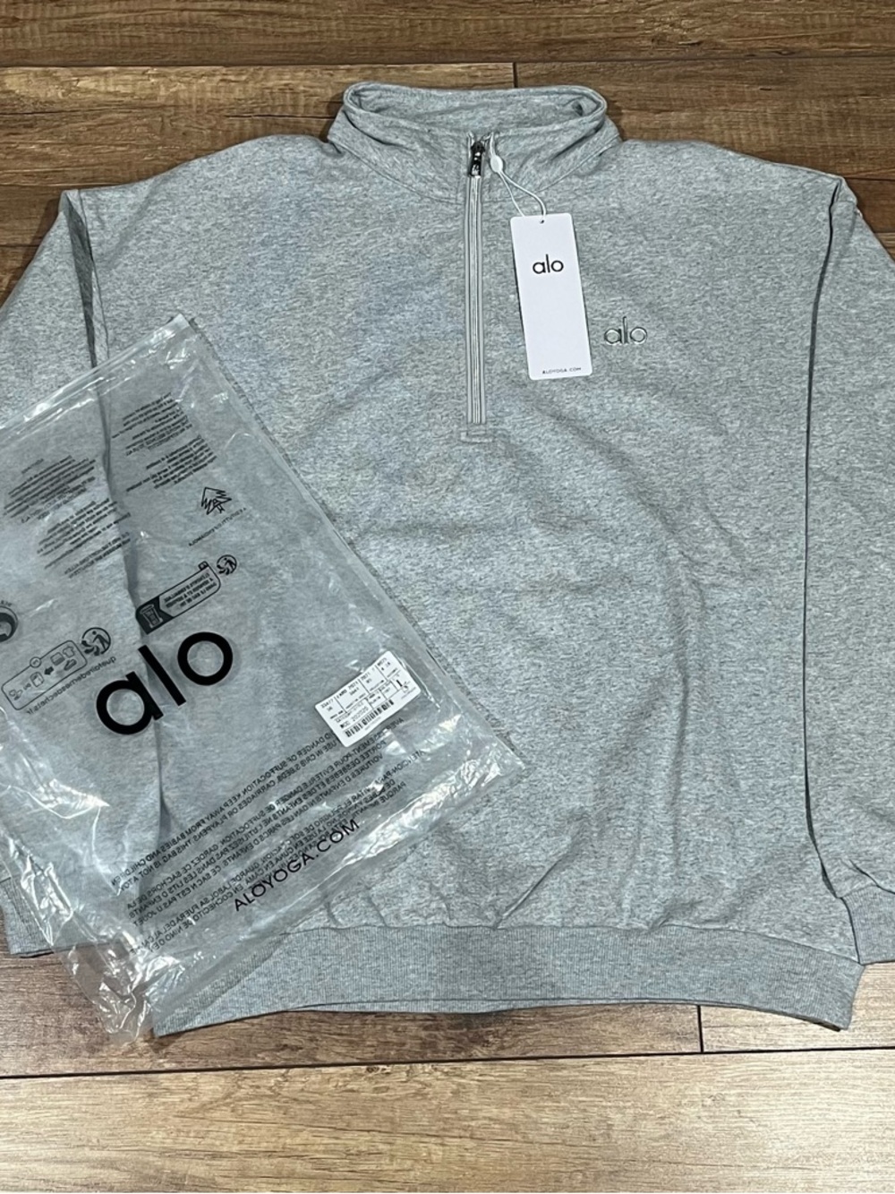 ALO Yoga Light Gray Quarter Zip Pullover Sweater Brand New Mens or Womens